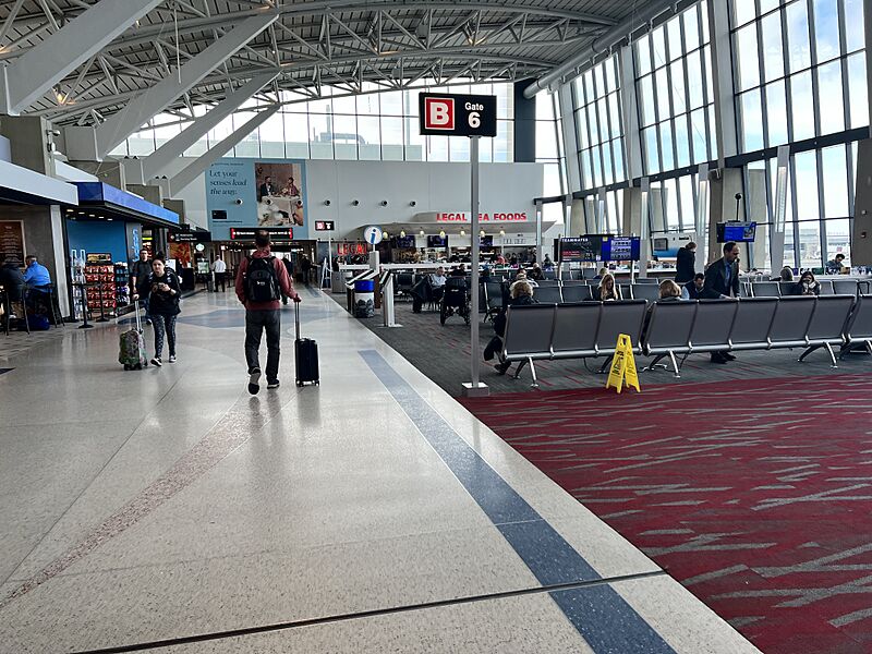 KBOS (1) 18