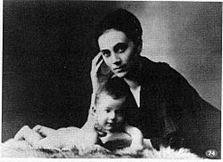 Archivo:Kamila Stösslová in 1917