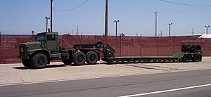Archivo:LOWBOY WITH MTVR