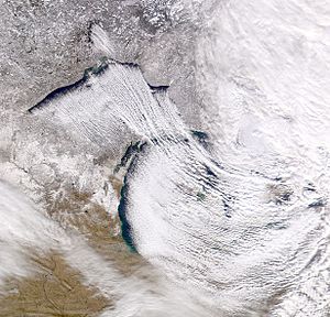 Archivo:Lake Effect Snow on Earth