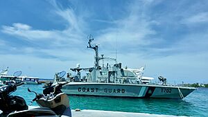 Archivo:Maldivian Coast Guard boat in Malé