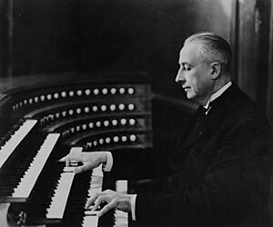 Archivo:Marcel Dupré au grand orgue de Saint-Sulpice à Paris