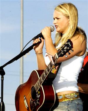 Archivo:Miranda Lambert at Laughlin AFB