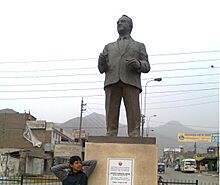 Archivo:Monumento a la memoria de Alfonso Barrantes Lingán