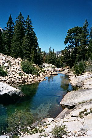 Archivo:N2 Merced River in Yosemite National Park