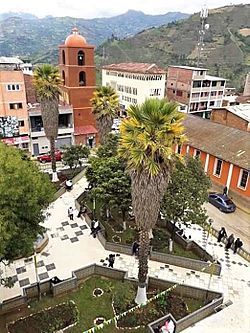 Plaza Mayor de Panao (Dep. de Huánuco, Perú).jpg