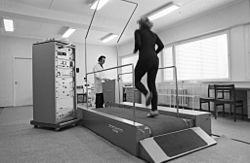 Archivo:RIAN archive 555848 Testing on treadmill