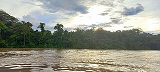 RIO TIGRE ATARDECER SOL ENTRRE LAS NUBES.jpg