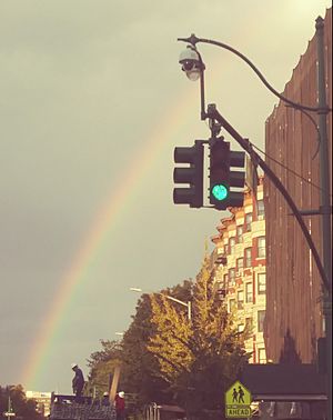 Archivo:Rainbow over Malcolm X Boulevard