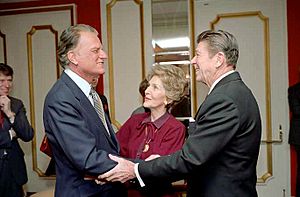 Archivo:Reagans with Billy Graham