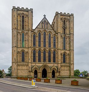 Archivo:Ripon Cathedral Exterior, Nth Yorkshire, UK - Diliff