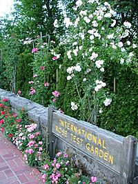 Archivo:Rose Test Garden Sign