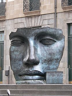 Archivo:Santa Cruz Maske vor dem Teatro Guimera (fcm)
