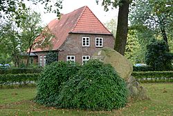 Schleswig-Holstein, Oldenborstel, Ehrenmal NIK 9771.JPG
