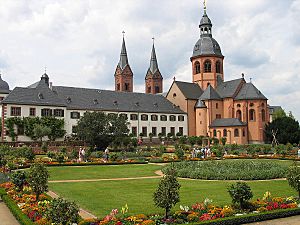 Archivo:Seligenstadt Basilika