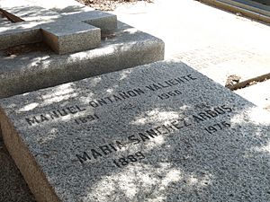 Archivo:Tumba de Manuel Ontañón Valiente, cementerio civil de Madrid
