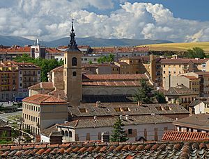 Archivo:Vista de la iglesia de San Millán de Segovia desde la calle Cervantes