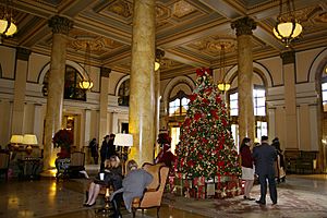 Archivo:Willard InterContinental Washington Hotel Lobby, Christmas 2014