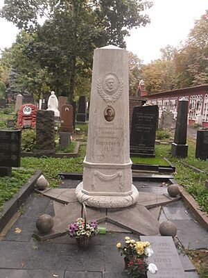 Archivo:Могила Героя Советского Союза Николая Берзарина