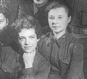 Archivo:Наталья Ковшова и Мария Поливанова (cropped)