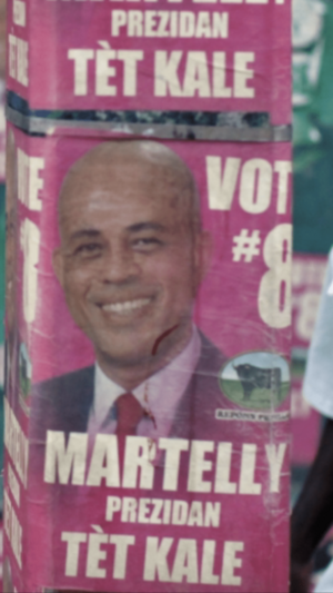 Archivo:Affiche Martelly 2010