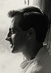 Alejandro Rey, 1958 (cropped).jpg
