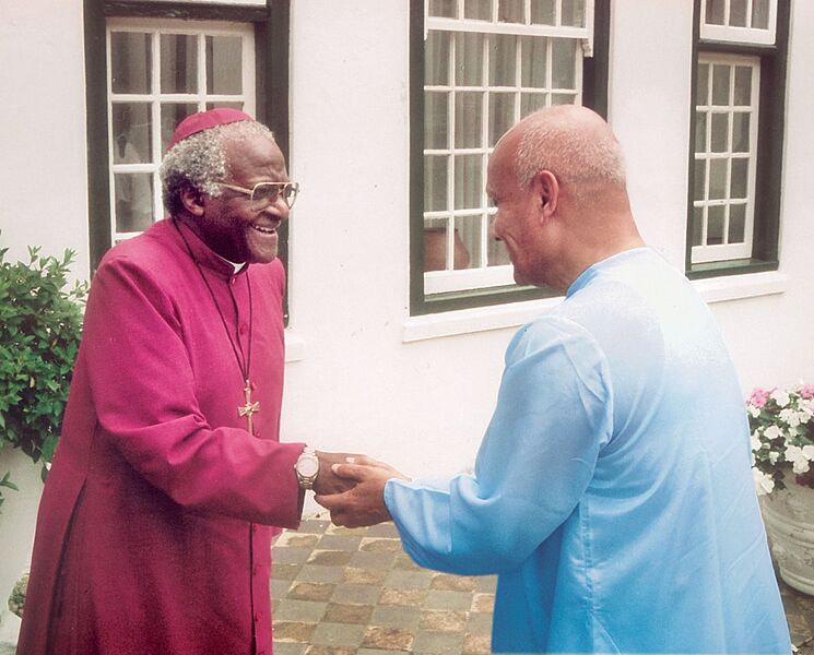 Archbishop-Desmond-Tutu-Sri Chinmoy