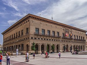 Archivo:Ayuntamiento de Zaragoza - P8125901