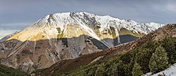 Archivo:Baldy Hill from Snowslide Valley, Craigieburn Range, Canterbury, New Zealand