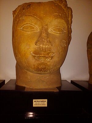 Archivo:Buddhist sculpture from Maldives