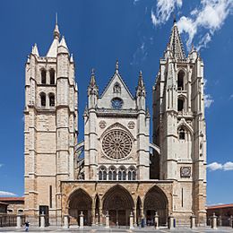 Archivo:Catedral de León. España-44
