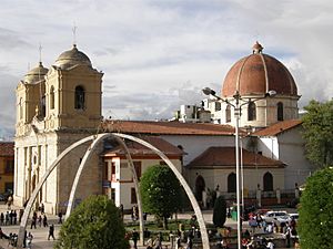 Archivo:Catedral huancayo