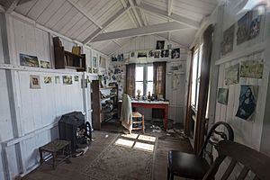 Archivo:Dylan Thomas’ writing shed in Laugharne (17086083038)