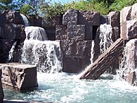 Archivo:Franklin Roosevelt Memorial waterfall