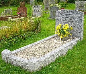 Archivo:Harold Wilson's grave St Mary's, Old Town - geograph org uk - 934336 (cropped)