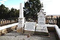 Archivo:Hume's Grave at Yass NSW