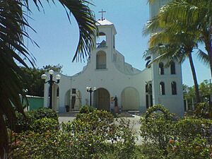 Archivo:Iglesia Catolica SRO