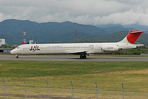 Archivo:JAL MD-81 JA8296
