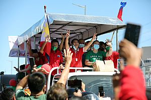 Archivo:Marcos Duterte-Carpio caravan in Quezon City