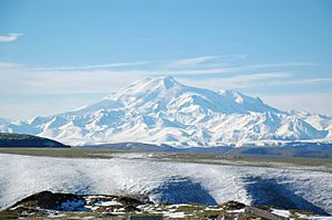 Archivo:Mount Elbrus May 2008