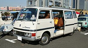 Archivo:Nissan Caravan E20 001