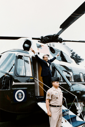 Archivo:Nixon-depart