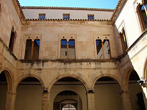 Archivo:Patio interior del Palacio Municipal de Onil