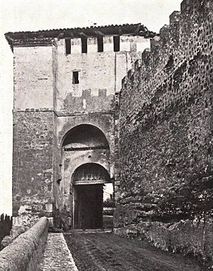 Archivo:Puerta de Santiago (Segovia), Laurent