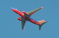 Archivo:SWA Boeing 737 departing SFO 3-23-09