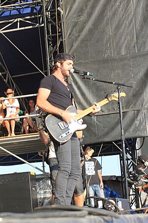 Archivo:Thomas Rhett 2014 Craven Country Jamboree 22