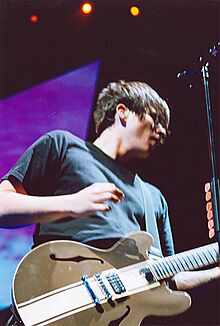 Tom DeLonge 2004.jpg
