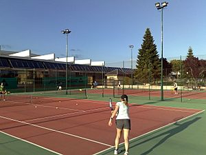 Archivo:Torrelodones. Polideportivo. Pistas de Tenis y Piscina cubierta