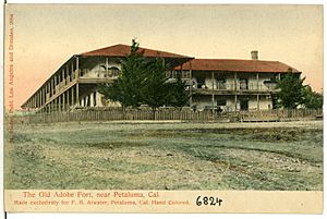 Archivo:06824-Petaluma-1905-The Old Adobe Fort-Brück & Sohn Kunstverlag
