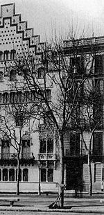 Archivo:07-fachada-batllo-antes-1905